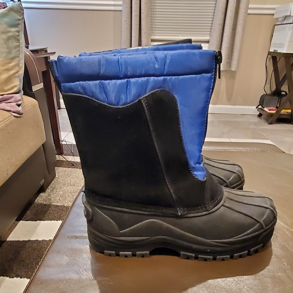 Totes kids Snowdrift snow boots size 4